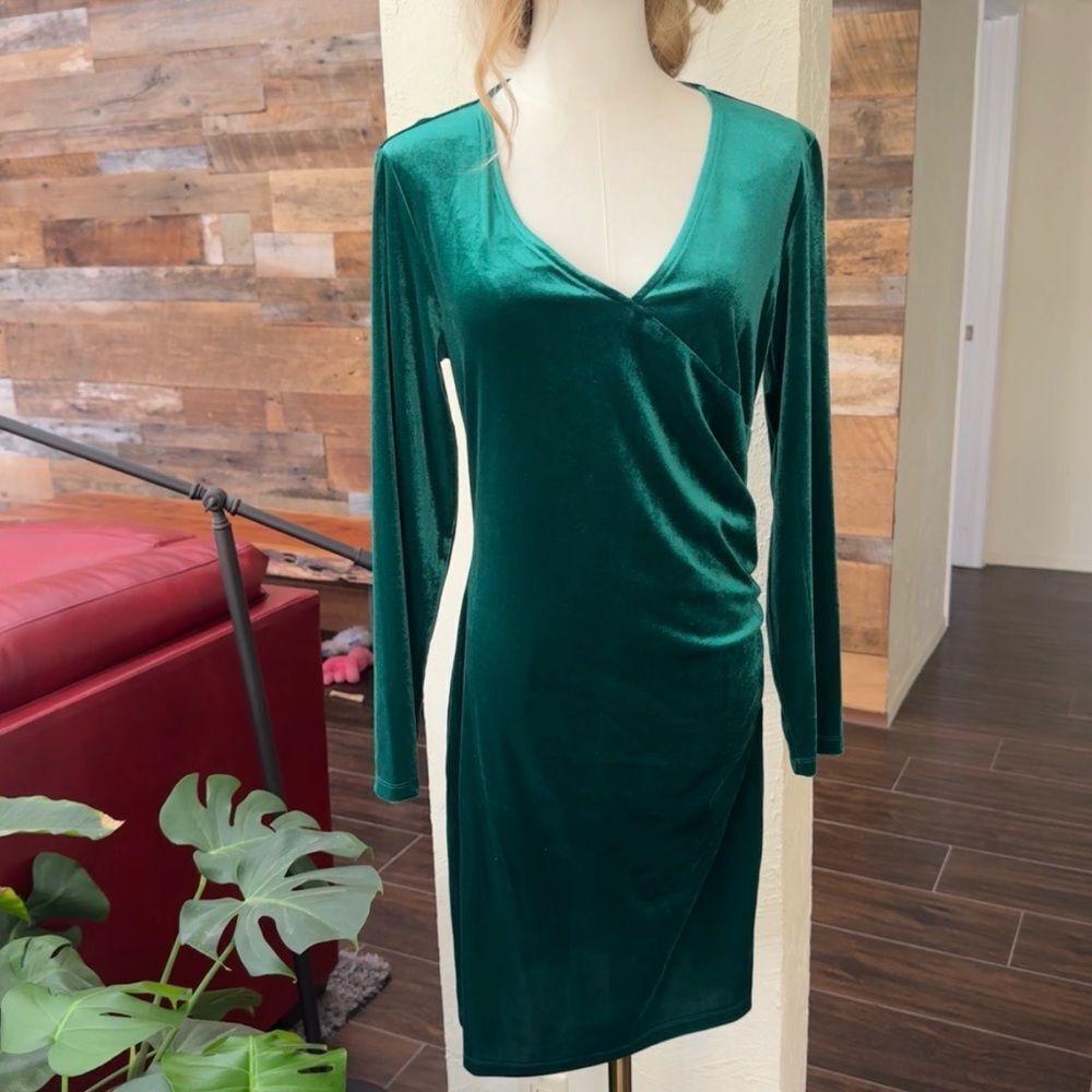 Morgan Taylor Emerald Green Velvet V-Neck Faux Wrap Ruched Sheath Dress Size M